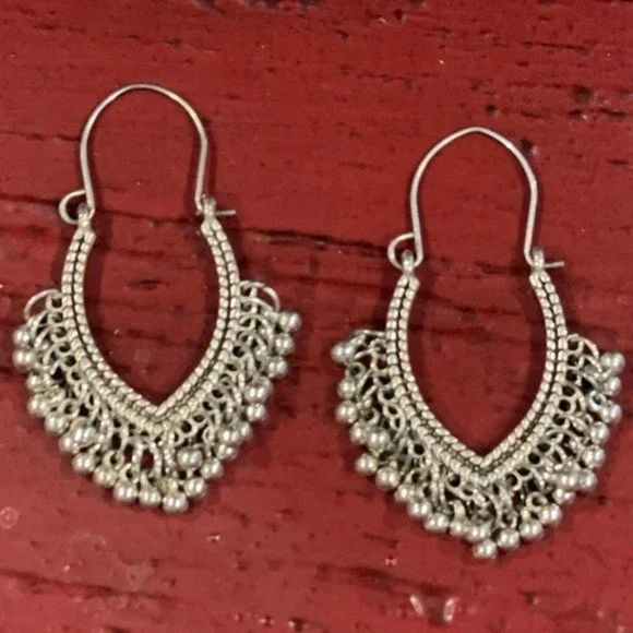 VTG Silver Tone Beaded Dangle Earrings # 227 - Picture 1 of 4